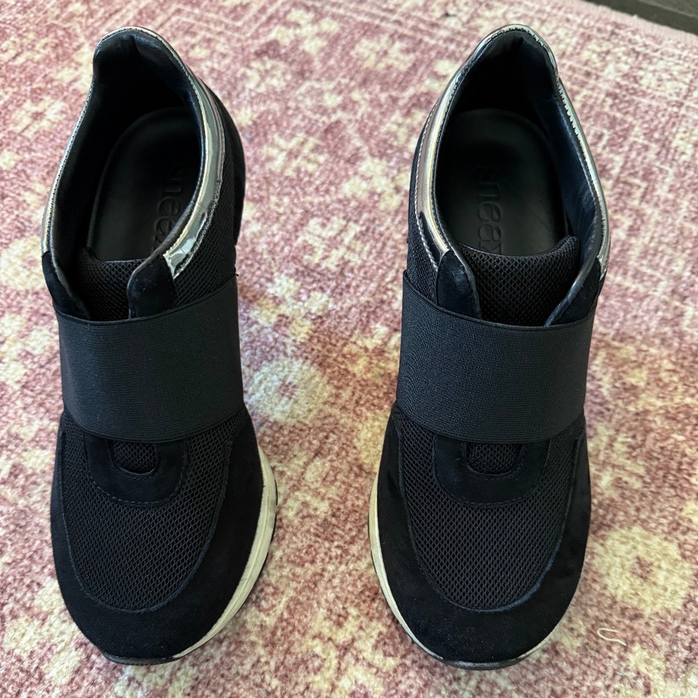 Gently Worn SNEEX, The Icon, Black, Sz 7/37